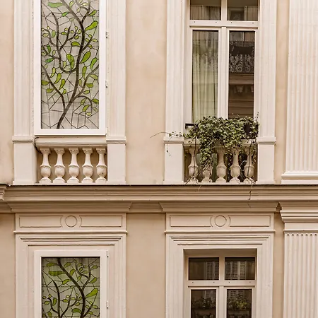Chateau Des Fleurs & 5* Parigi