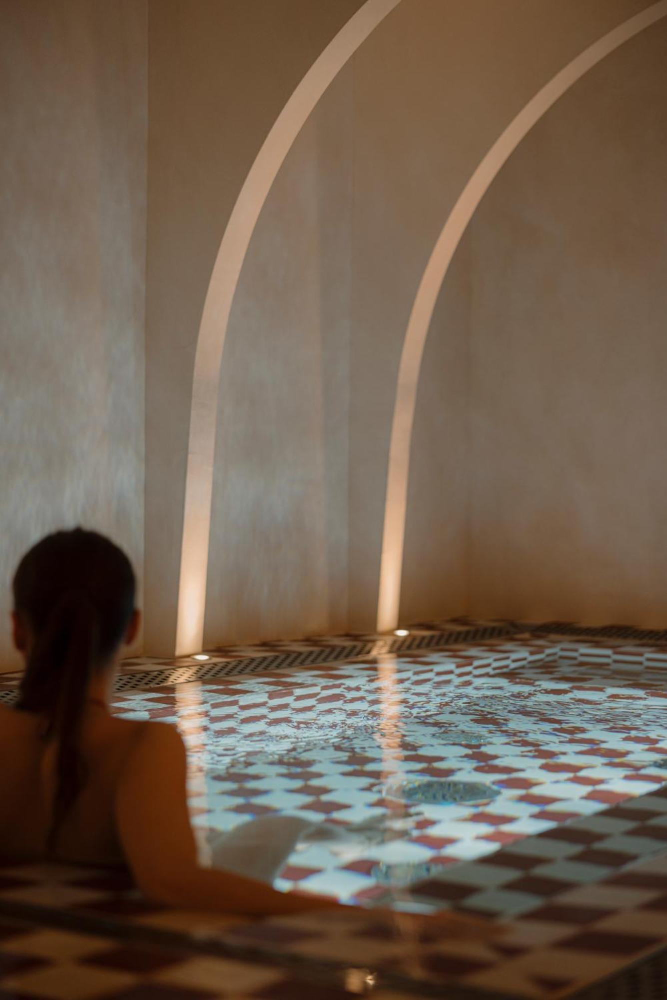 Chateau Des Fleurs & Paris