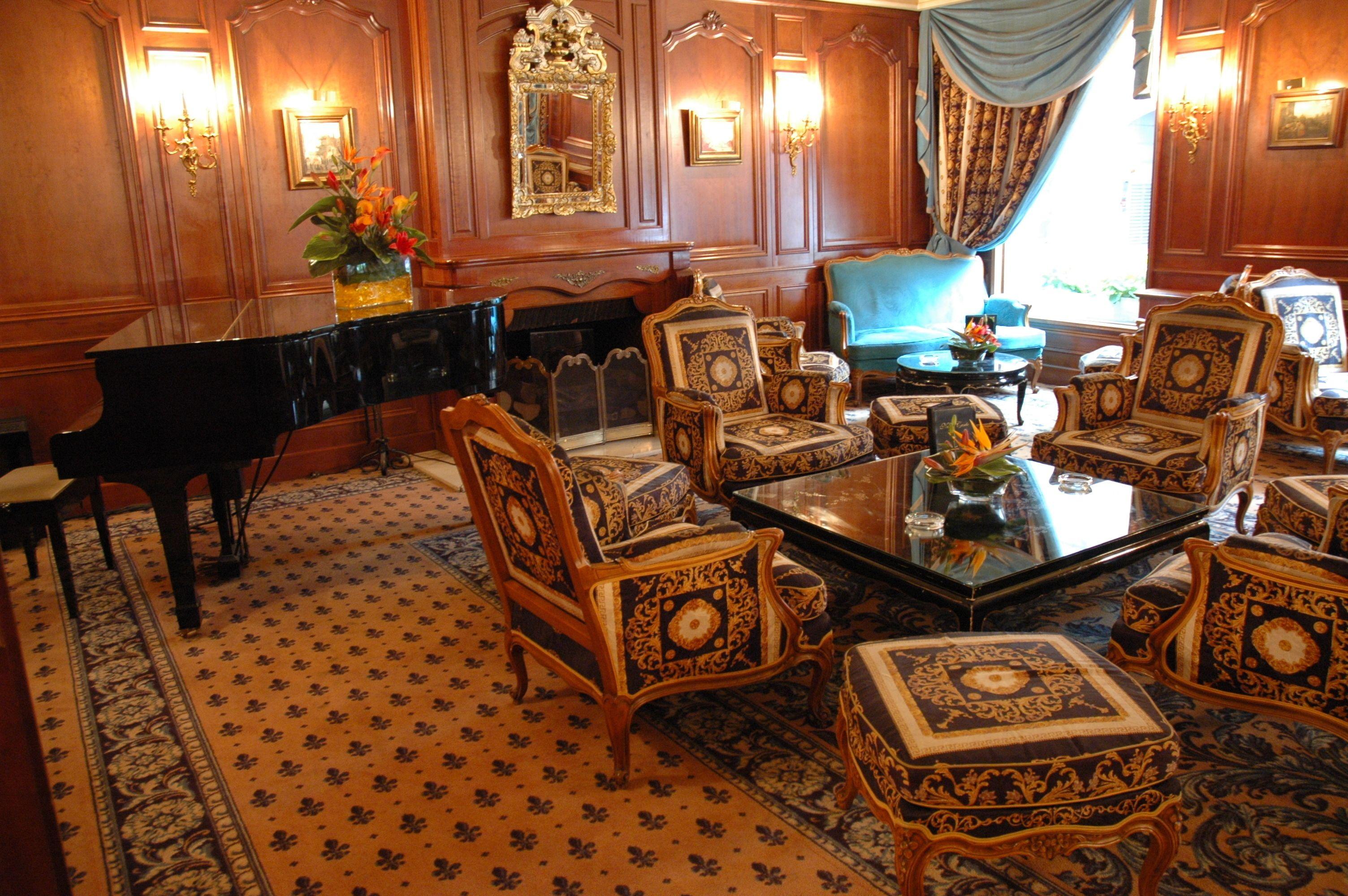 Chateau Des Fleurs & Paris